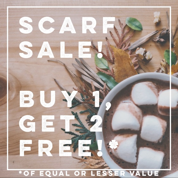 NEW D&Y Silver Fuzzy Shimmer Knit Infinity Scarf - Picture 8 of 8